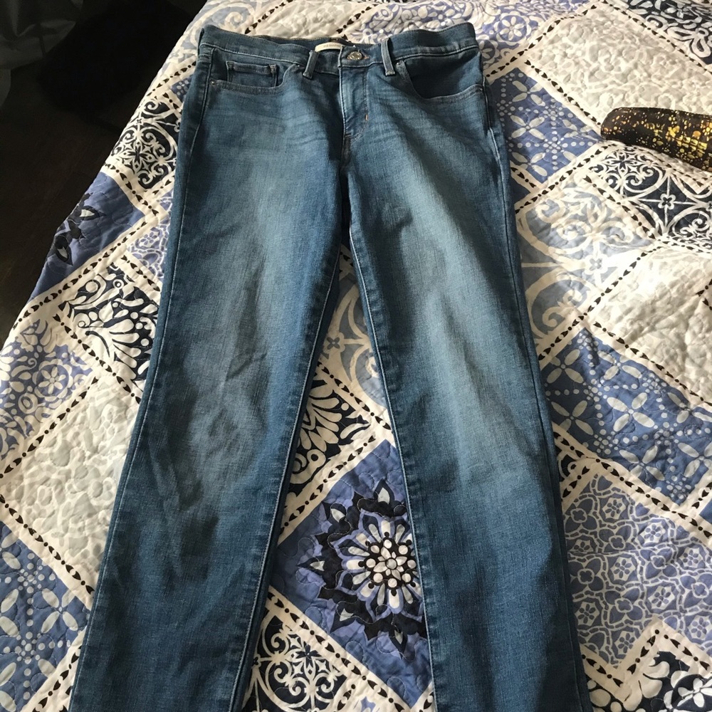 Dark blue Levi jeans waist 29 worn once.